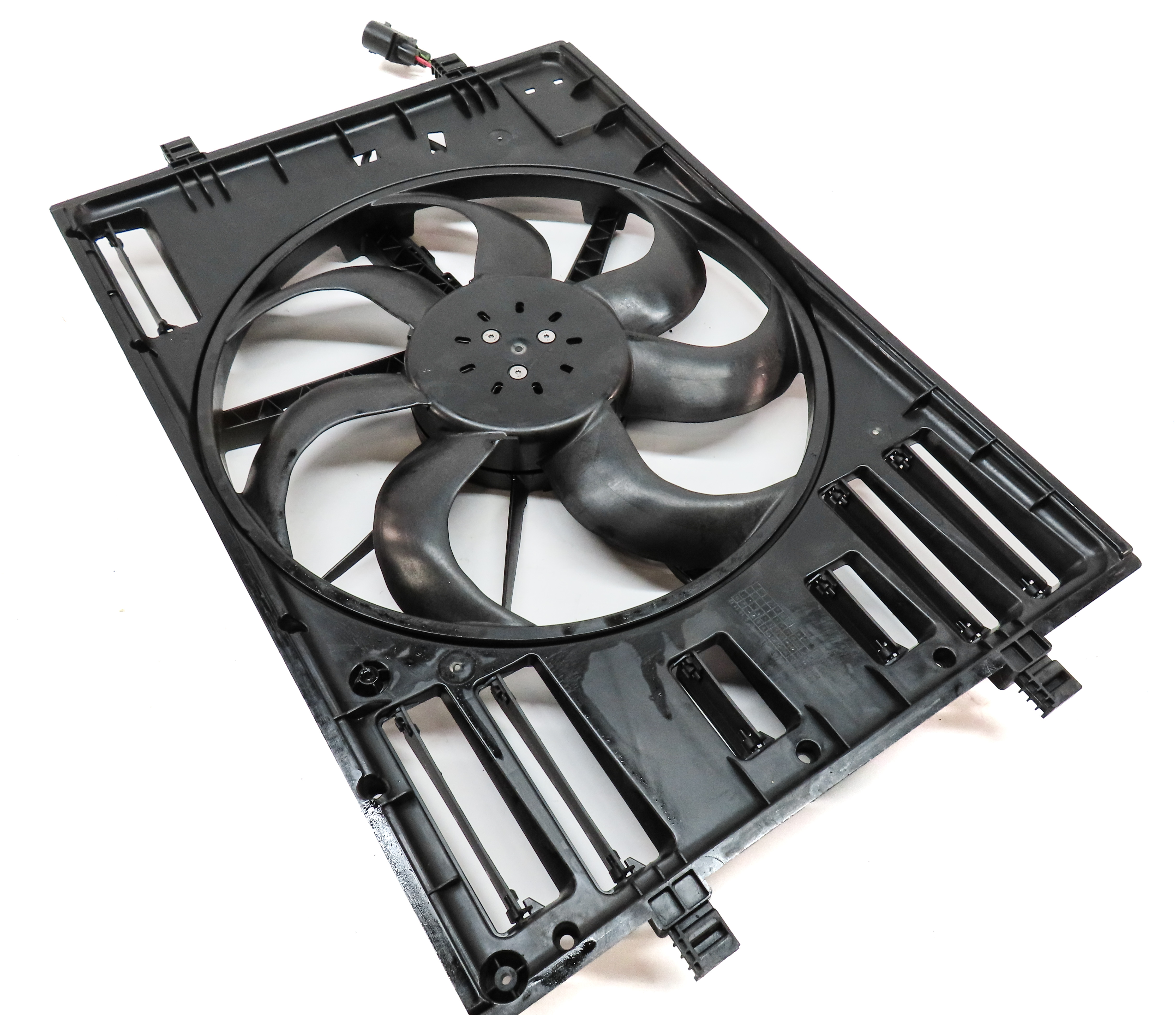 2017-2019 AUDI A3 (8V) 2.0L TURBO ENGINE RADIATOR COOLING FAN BLADE w/ MOTOR — exact item pictured